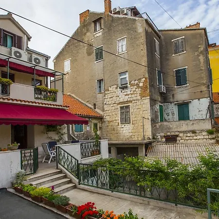 Fjaka בית הארחה 3*