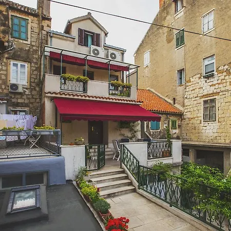 בית הארחה Fjaka