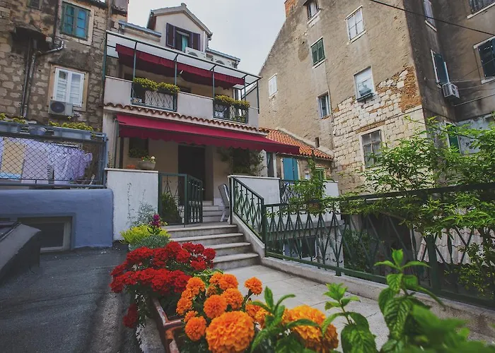 Fjaka Guest house 3*